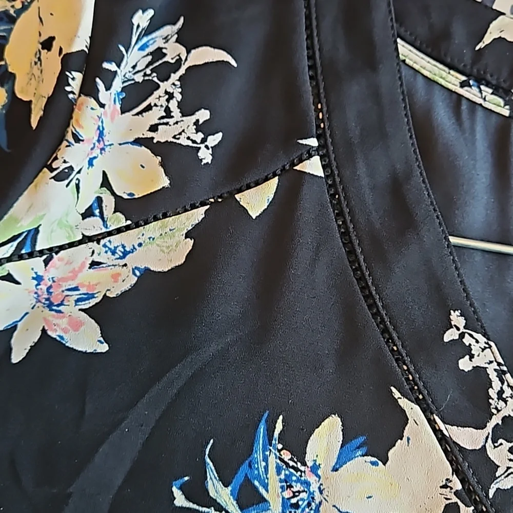 41 Hawthorne Floral‎ Blouse - Picture 4 of 4